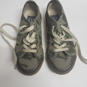 Gap Camo youth boy sneakers